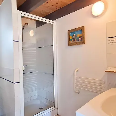 Petite Location A Proximite De La Et Des Commerces