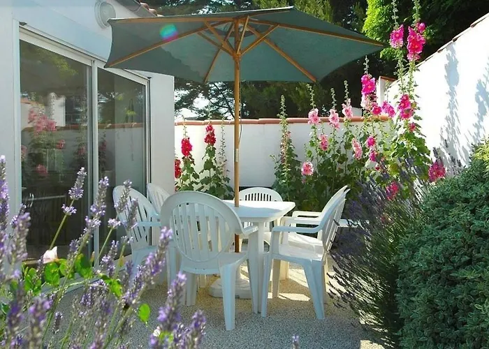 Charmante Maison Bord De Avec Jardin 别墅 *